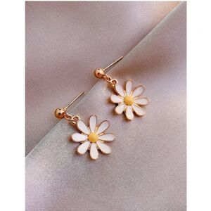 Daisy  Flower Drop Earrings